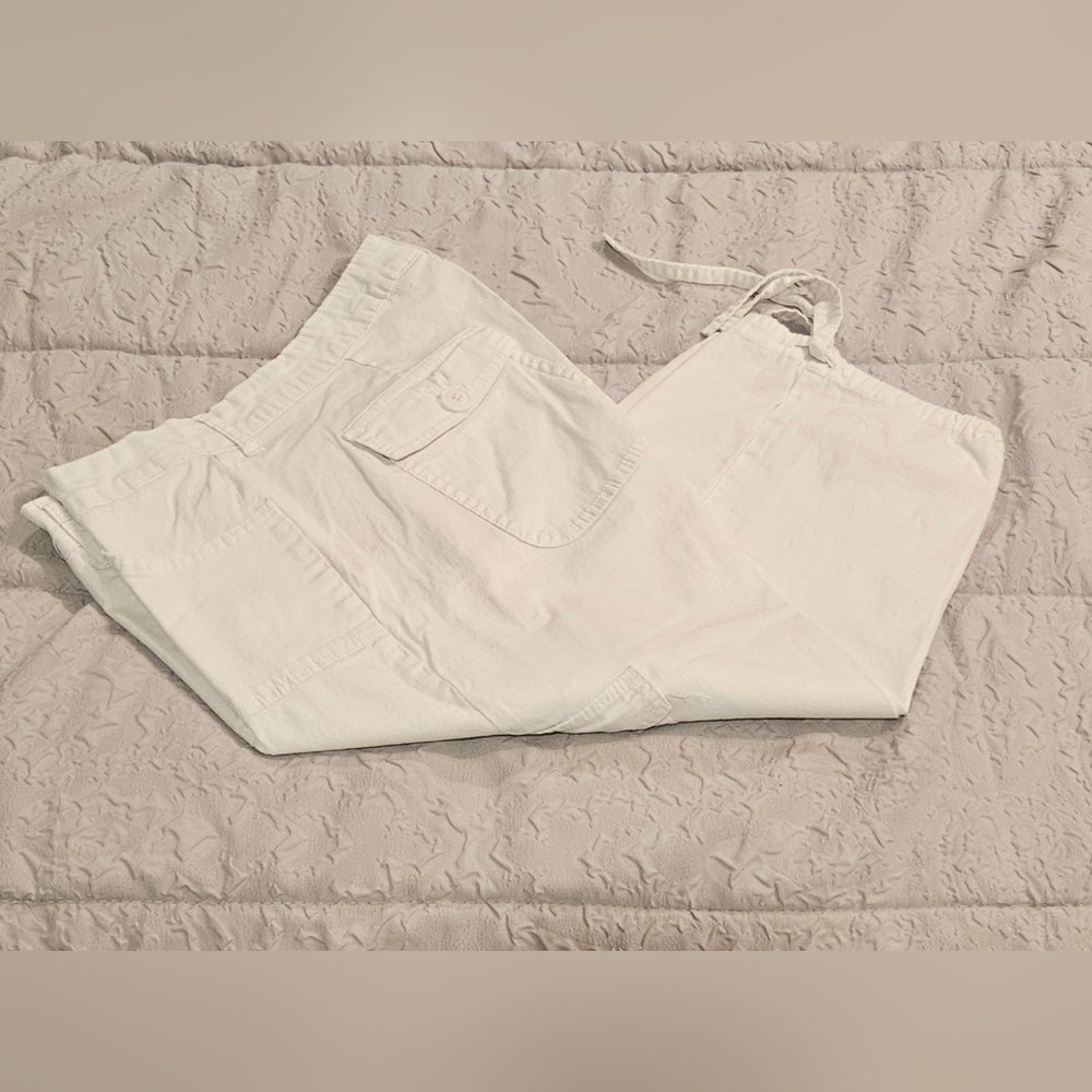 Women's White Capris